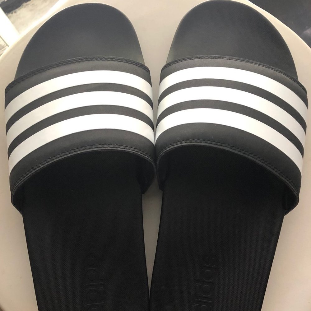 ADIDAS ADILETTE COMFORT SANDALS SIZE 10